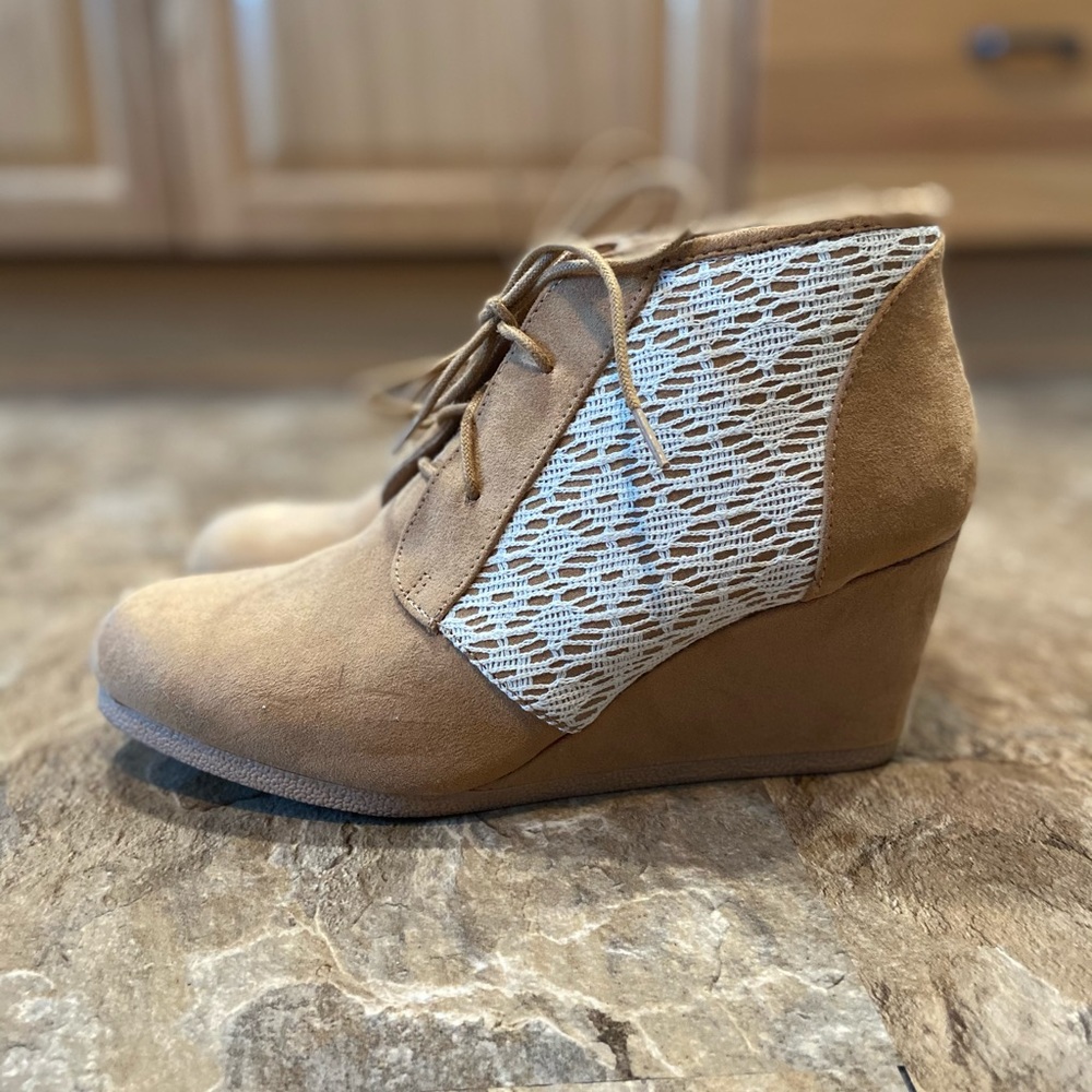 Heeled boots